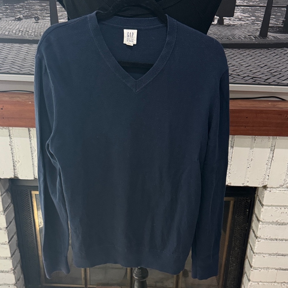 GAP Men's Navy Blue V-Neck Sweater Long sleeve  100% cotton Medium